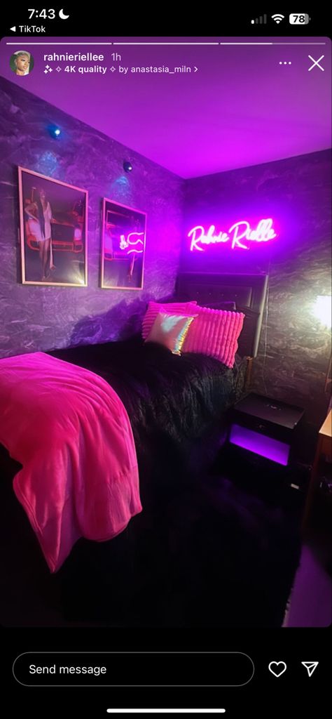 Room Decor Color Schemes, Dorm Decorations Ideas, Pink Dorm Room Aesthetic Cozy, Led Lights Dorm Room, Y2k Dorm Room Ideas, Marble Dorm Room Ideas, Black College Dorm Room Ideas, Glam Dorm Room, Dorm Room Ideas Pink And Black