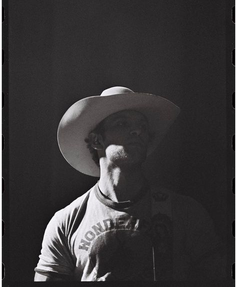 Cowboy Guy Aesthetic, Urban Cowboy Aesthetic, Noah Legros, Townhome Decorating, Cowgirl Era, Cowgirl Photoshoot, Cowboy Photography, Country Romance, American Cowboy