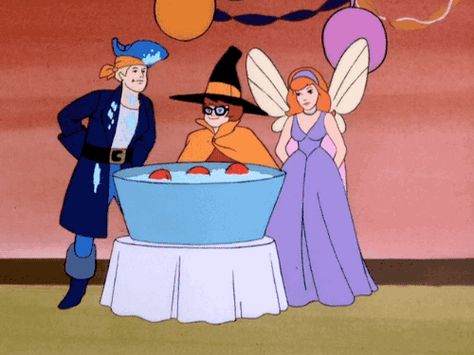 gameraboy: Bobbing for apples Scooby Doo 1969, Scooby Doo Memes, Daphne From Scooby Doo, Halloween Meme, Scooby Doo Pictures, Scooby Doo Halloween, Scooby Doo Mystery Incorporated, Dylan Dog, New Scooby Doo