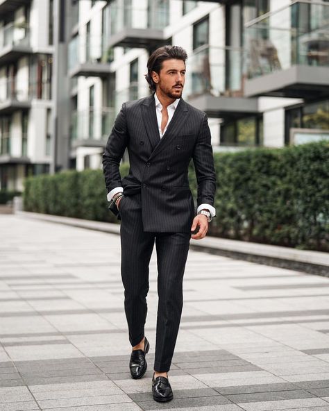 Rowan Row, Stylish Mens Suits, Mens Photoshoot Poses, Formal Outfits, Fashion Suits For Men, Mens Fashion Suits, Gentleman Style, Formal Outfit, Formal Looks