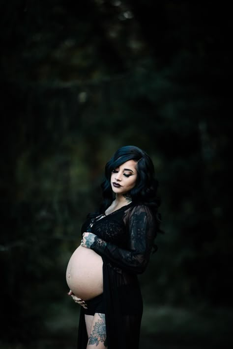 Witch Photoshoot, Witchy Mama, Fall Maternity Photos, Maternity Dresses Photography, Maternity Photography Poses Couple, Gothic Baby, Maternity Photography Poses Pregnancy Pics, Maternity Photography Outdoors, Couple Pregnancy Photoshoot