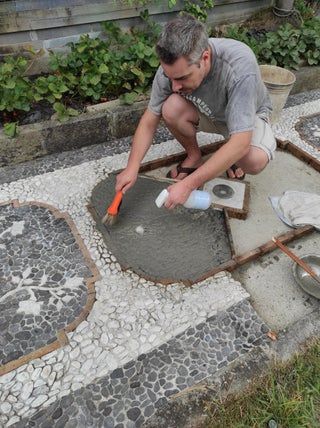 How to Make a Risseu (cobbled Path) : 3 Steps (with Pictures) - Instructables Cobble Path, Diy Stone Patio, Mosaic Walkway, Cobblestone Walkway, Cement Ideas, Permaculture Garden, Stone Garden Paths, Plant Inspiration, Concrete Path