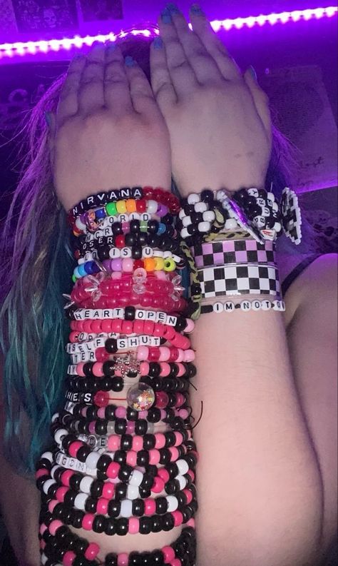 Scene Bracelets, Bracelets Kandi, Scene Kandi, Pulseras Kandi, Diy Kandi Bracelets, Pony Bead Bracelets, Diy Kandi, Kandi Kid, Scene Core