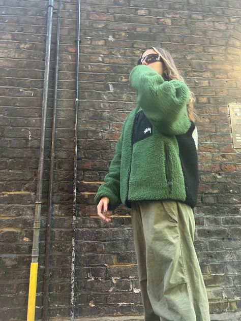 Green Fleece Jacket Outfit, Stussy Fleece, Teddy Jacket Outfit, Fleece Jacket Outfit, Rockstar Fashion, Olive Clothing, Cool Music, Popular Clothing, Aesthetic Fits