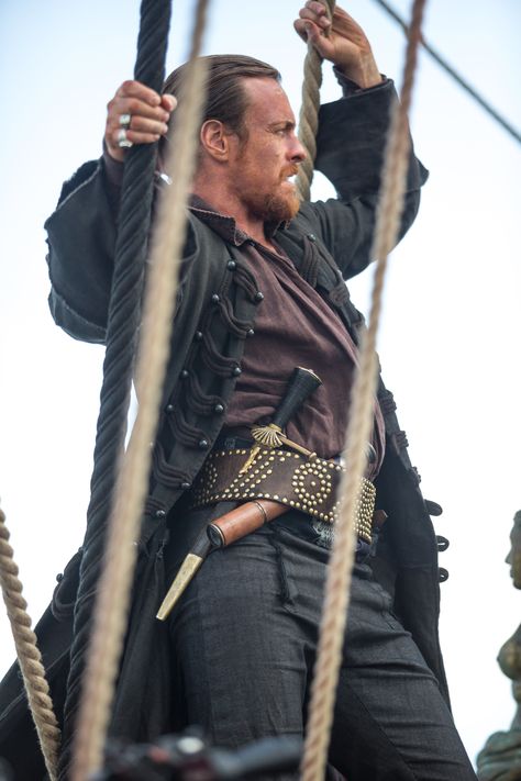 Black Sails - captain James Flint Outset Island, Flint Black Sails, Pirate Portrait, Charles Vane, Captain Flint, Toby Stephens, Pirate Adventure, Word Nerd, Black Sails