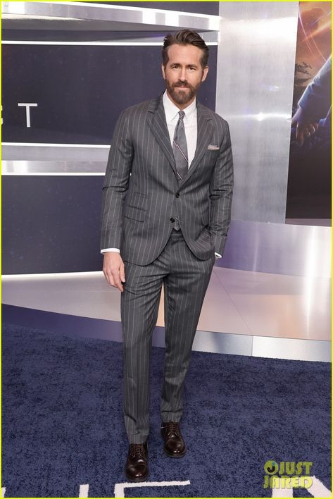 Ryan Reynolds Red Carpet, Ryan Reynolds Suit, The Adam Project, Adam Project, Carpet Outfits, Red Carpet Outfits, Famous Men, Ryan Reynolds, Suit Style