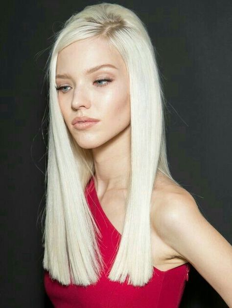 Charlie Barker, One Length Haircuts, Trendy We Fryzurach, Sasha Luss, Alena Shishkova, Platinum Hair, Bleach Blonde, Platinum Blonde Hair, Bleached Hair