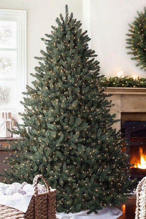 Hale House, Navidad Natural, Best Artificial Christmas Trees, Fake Christmas Trees, Live Christmas Trees, Silver Christmas Decorations, Christmas Sparkle, Artificial Christmas Trees, Christmas Chalkboard