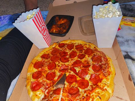 #movienight #pizza #food #popcorn #wings #bae #romantic Movie Date, Pj Party, Pizza Food, Movie Nights, Cheese Pizza, Pepperoni Pizza, Movie Night, Popcorn, Pizza