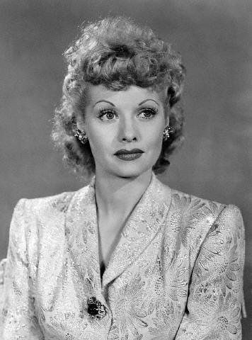 Lucille Ball in 1942 Lucille Ball Hair, Lucy Ball, Lucille Ball Desi Arnaz, Lucy And Ricky, Ball Hair, Loretta Young, Desi Arnaz, Carole Lombard, Barbara Stanwyck