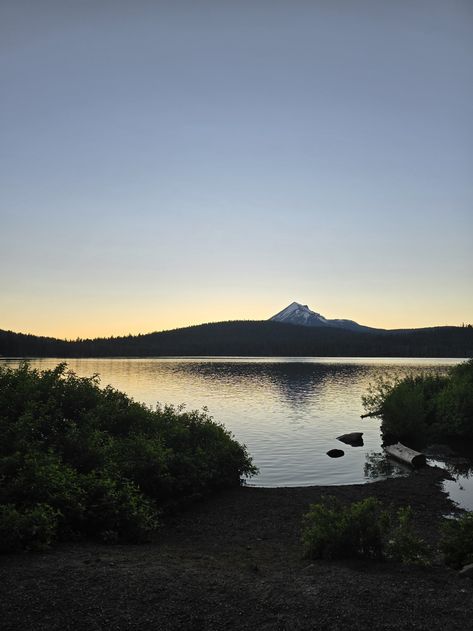 Sunset on the Lake in Lake of the Woods, OR Lake In The Woods, Lake Of The Woods, Social Media Guide, Free Social Media, In The Woods, Social Media Tips, Dream Life, Oregon, Favorite Places