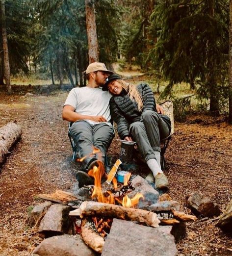 Cute Date Ideas, Camping Photography, Camping Aesthetic, Camping Ideas, Photo Couple, Camping Life, Future Life, Couple Shoot, Cute Couple Pictures