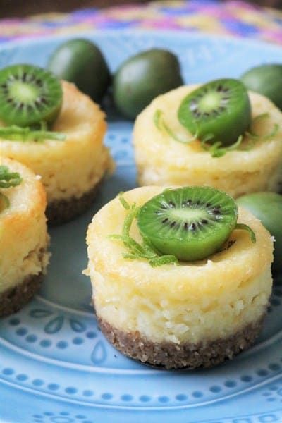 Kiwi Coconut Key Lime Mini Cheesecakes Kiwi Berries, Spring Recipes Dessert, Strawberry Oatmeal, Coconut Cheesecake, Lime Cheesecake, Vegetarian Cake, Pineapple Upside Down Cake, Mini Cheesecakes, Pumpkin Cheesecake