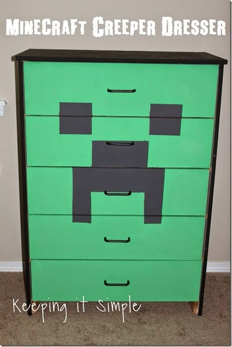 Minecraft Creeper Dresser with DecoArt Chalk Paint. Minecraft Bedrooms, Minecraft Diy Crafts, Minecraft Bedroom Decor, Minecraft Wall, Boy Dresser, Minecraft Bedroom, Diy Minecraft, Minecraft Room, Keeping It Simple