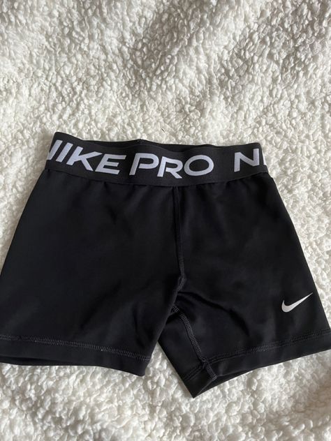 Nike Pro Aesthetic, Nike Pro Shorts Aesthetic, Shorts Nike Pro, Short Nike Pro, Nike Pro Long Shorts, Nike Pros Black, Nike Pros Outfit, Nike Pro Shorts Outfit, Clothes. Nike Pro