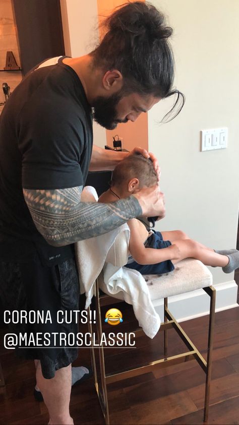 Roman Reigns And Wife, Roman Reigns Wife, Reign Hairstyles, Roman Wwe, Wrestling Pics, Roman Reigns Tattoo, Samoan Dynasty, Roman Reigns Family, Roman Reigns Smile