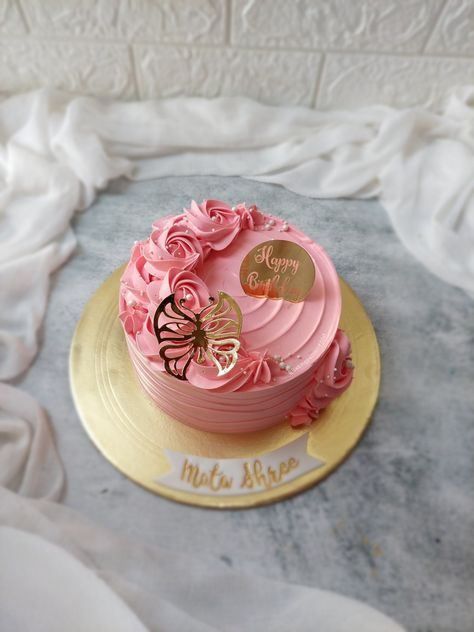 Peach rosettes 🎂 Pink Wallpaper Kawaii, Buttercream Cake Decorating, Simple Cake Designs, Cream Cakes, Simple Cake, Magic Cake, Cake Decorating Designs, Creamy Desserts, Pretty Birthday Cakes