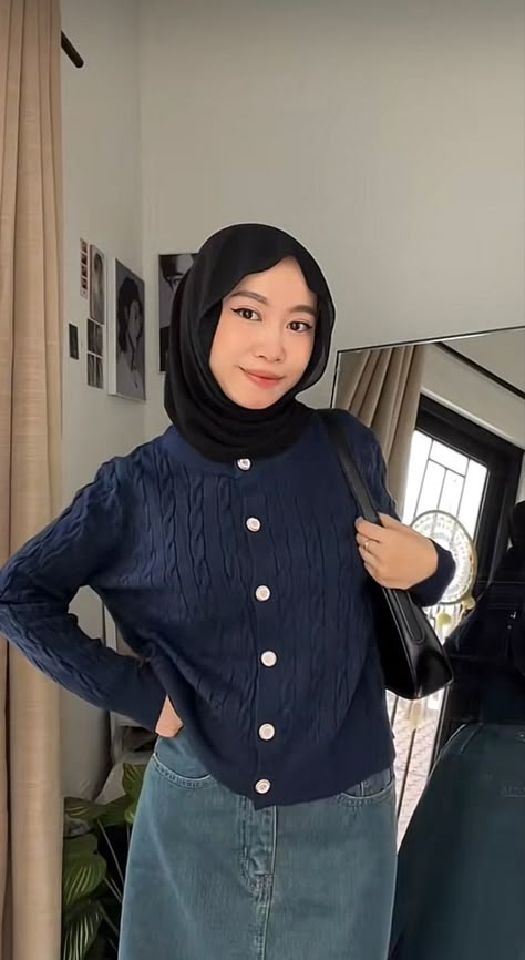 Outfit Hijab Casual Rok, Outfit Hijab Casual, Ootd Poses, Style Hijab, Muslim Outfits Casual, Casual Hijab Outfit, Outfit Hijab, Muslim Outfits, Ootd Hijab