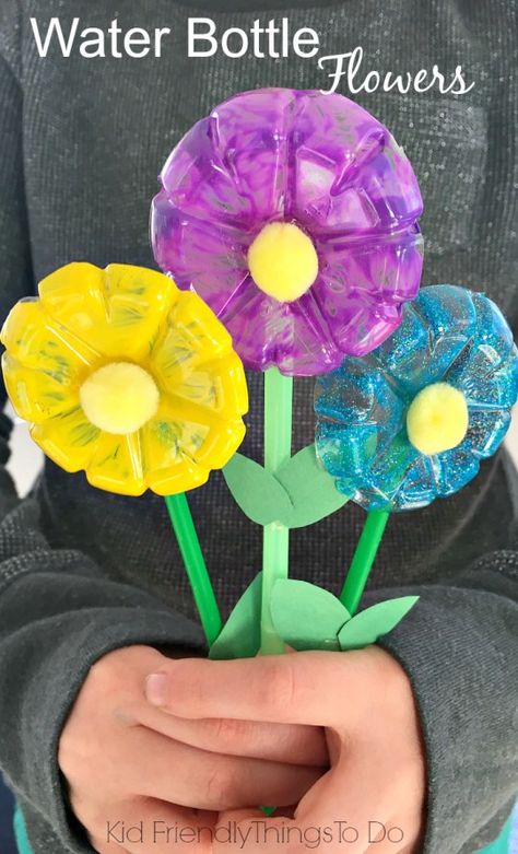 Perlengkapan Bayi Diy, Water Bottle Flowers, Water Bottle Crafts, Bottle Flowers, Recycled Crafts Kids, Flowers Craft, Spring Crafts For Kids, Mothers Day Crafts For Kids, Butterfly Crafts