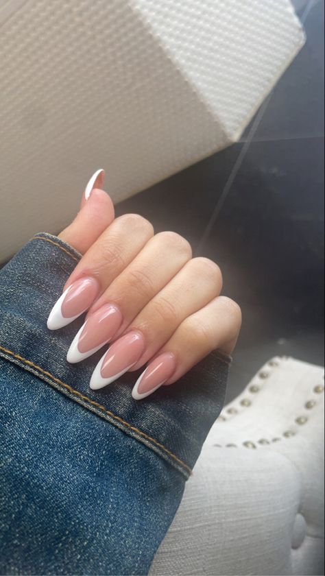 Pointy French Tip, French Manicure Stilleto, French Stilleto Nails Long, French Manicure Pointy Nails, French Tips Stiletto Nails, Stiletto White French Tip Nails, Sharp French Tip Nails, Pointy French Tip Nails, French Nails Stiletto