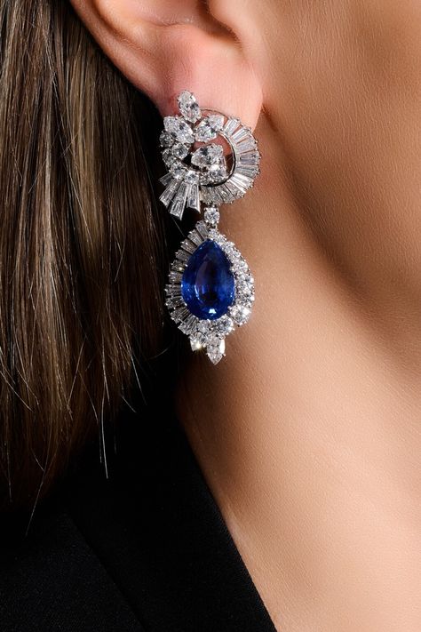 Luxury Sapphire Earrings, Diamond Ear Rings, Color Stone Earrings, Sapphire Earring, Beautiful Jewelry Diamonds, Ear Tops, Blue Sapphire Earrings, Magnificent Jewels, Diamond Chandelier Earrings