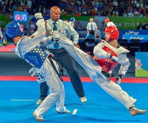 Tkd Taekwondo, Martial Arts Boxing, Karate Martial Arts, Human Poses Reference, Figure Poses, Human Poses, Dynamic Poses, Action Poses, Pose Reference Photo