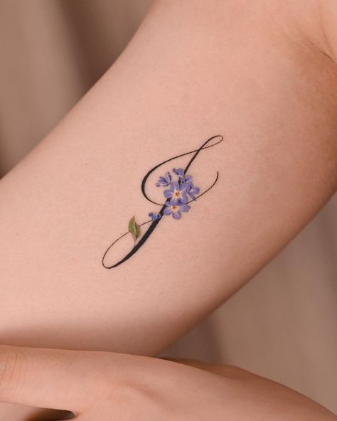 Minimalist Symbols, Memorial Tattoo Designs, J Tattoo, Tiny Wrist Tattoos, Cool Wrist Tattoos, Tasteful Tattoos, Delicate Tattoo, Initial Tattoo, Tattoo Ideas For Women