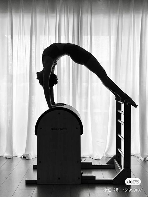 Pilates Inspo Aesthetic, Reformer Pilates Photography, Pilates Poses Photography, Poses Pilates Foto, Pilates Pictures, Reformer Pilates Aesthetic, Yoga Photoshoot Ideas, Pilates Yoga Studio, Yoga For Flat Belly