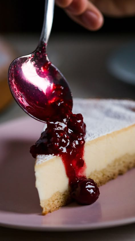 Image of a slice of cheesecake on a pink place with a spoonful of berry jam being poured on top. Flavored Cheesecake, The Best Cheesecake Recipe, Amazing Cheesecake, Cheesecake Flavors, Best Cheesecake Recipe, Cheesecake Ideas, American Cheesecake, Desserts Party, Cannabutter Recipe