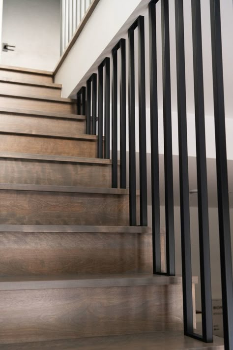 Wade Halbert Metal Staircase Railing, Minimal Stairs, Modern Staircase Railing, درابزين السلم, Retreat Home, Metal Stair Railing, Interior Stair Railing, Modern Railing, Modern Stair Railing