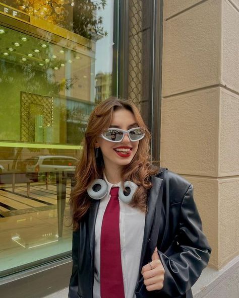 𝑨𝒅𝒆𝒍 ♡ on Instagram: "entp vibe that tiktok users think🎸" Red Tie Outfit Aesthetic, Red Tie Aesthetic, Entp Fashion, Entp Aesthetic Vibe, Entp Vibe, Suit And Tie Aesthetic, Black Aesthetic Style, Tie Outfits For Women, Chris Aesthetic