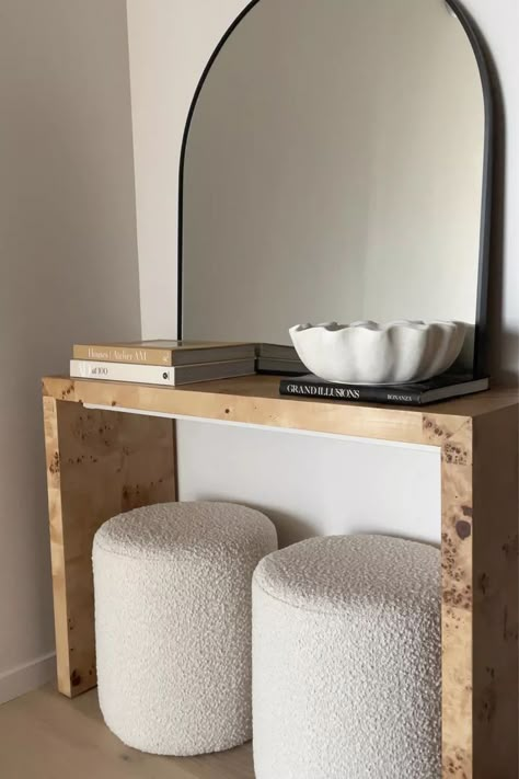 Shop this look and more home decor inspo in the LTK app / https://liketk.it/3KPS6 White Apartment Living Room Ideas, Small Entry Table Ideas, Boho Modern Entryway, Minimalist Apartment Aesthetic, Neutral Entryway, Entryway Boho, Madrid Apartment, Entryway Table Decor, Garden Inspo