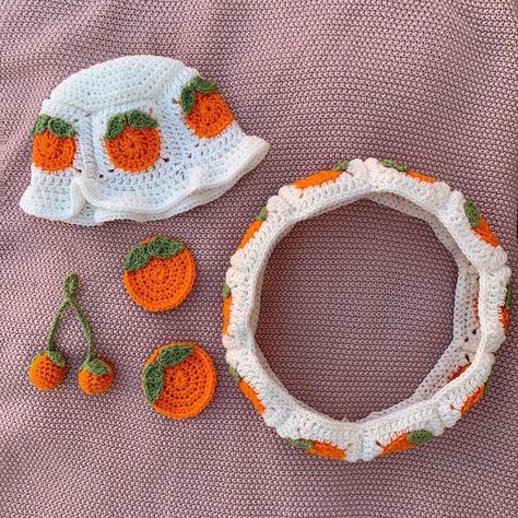 @stitchinwithliz on Instagram: “Orange you the cutest🍊 Made this custom order for an orange lover🧡 #crochet #crochetbuckethat #crochetersofinstagram #orange…” Orange Granny Square, Lover Crochet, Granny Square Quilt, Crochet Bucket Hat, Chunky Crochet, Square Quilt, Granny Square, The Cutest, Custom Orders