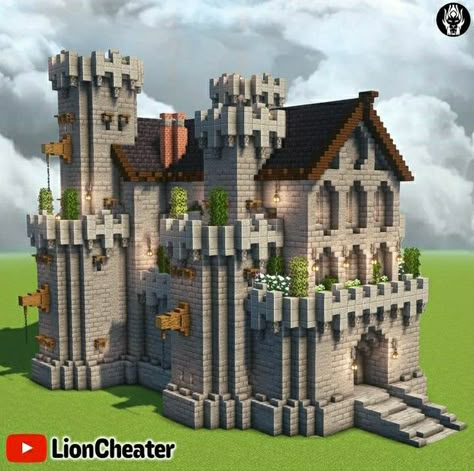 Large Minecraft Castle, Minecraft Castle Keep, Minecraft Castle Ideas Simple, Medieval Mansion Minecraft, Tall Minecraft Houses, Castle Ideas Minecraft, Minecraft Midevil Building Ideas, Minecraft Castle Ideas Medieval, Minecraft Medieval Wall