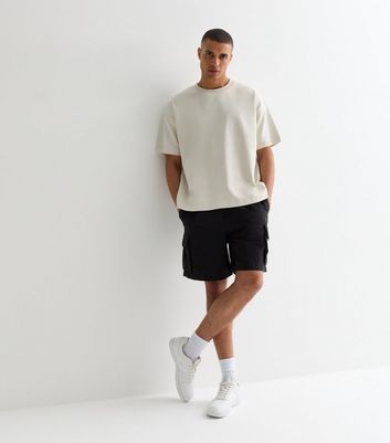 Shop Black Drawstring Tech Relaxed Fit Cargo Shorts. Discover the latest trends at New Look. Mens Cargo Shorts Outfit, Cargo Shorts Men Outfits, Cargo Shorts Outfit, Mens Shorts Outfits, Black Shorts Men, Cargo Shorts Men, Mens Cargo, Street Style Trends, Shorts Outfit