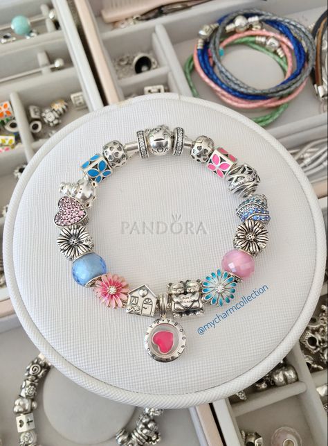 Pandora Bracelet Pink And Blue, Blue Pandora Bracelet, Pandora Charms Pink, Pandora Spring, Pandora Bracelet Charms Ideas, Pandora Bracelet Designs, Pandora Inspiration, Bracelet Inspiration, Pandora Blue