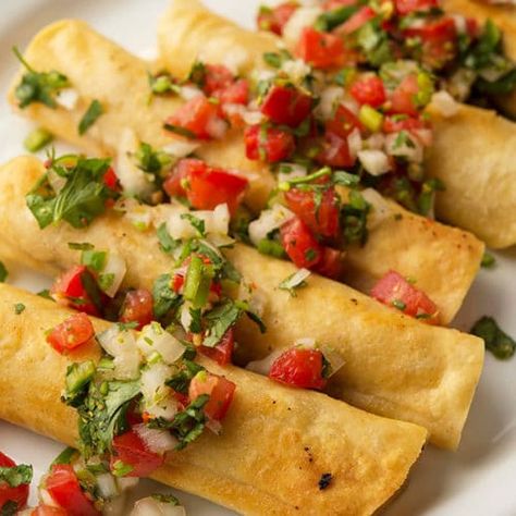 Tacos Dorados Recipe, Cookout Appetizers, Taquitos Dorados, Chicken Taquitos Recipe, Pheasant Recipes, Taquitos Recipe, Tacos Dorados, Shredded Chicken Tacos, Bacon Dip