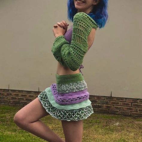 Crochet Art by The River 🍄🧚🏼‍♀️🌿 on Instagram: "Tiered Skirt with Waistband Pattern coming tomorrowwww 👀👀 perfect pattern to add elastic into the waistband ✨ . Loving these pattern tester photos! I have the waistband stitch counts tested up to XXXL sizing 💗🌿🧚🏼‍♀️ . #crochetart #crochetfashion #crochetpattern #crochetpatternrelease #crochetskirtpattern #crochettieredskirt #crochetskirt #crochetfishnetpattern #crochetpatterndesign #crochetdesign" Crochet Tiered Skirt, Crochet Clam, Waistband Pattern, Crochet Waistband, Crochet Skirt Pattern, Crochet Fish, Crochet Skirt, Crochet Art, Tiered Skirt