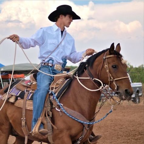 Tie down roping Rodeo Cowboys, Real Cowboys, Paint Horse, Cowboy Girl, Rodeo Life, Cowboy Horse, Estilo Country, Bull Riders