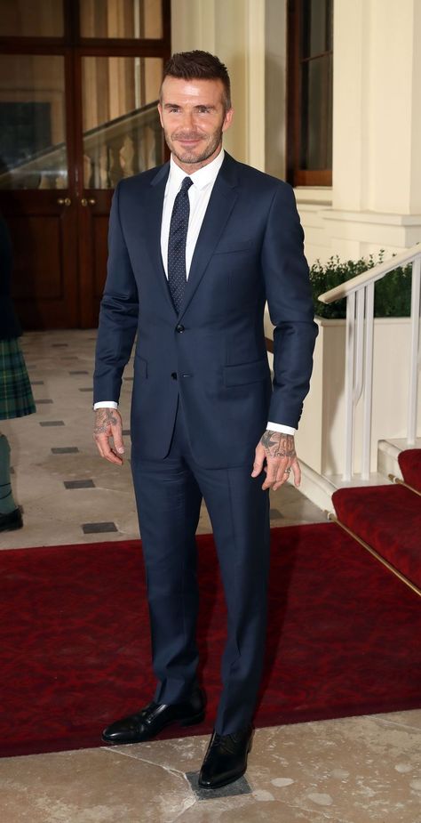 Beckham Suit, David Beckham Suit, Mens Fashion Wedding Guest, Mens Fashion Suits Formal, Formal Suits Men, Workout Man, David Beckham Style, Stile Casual Chic, A Man In A Suit