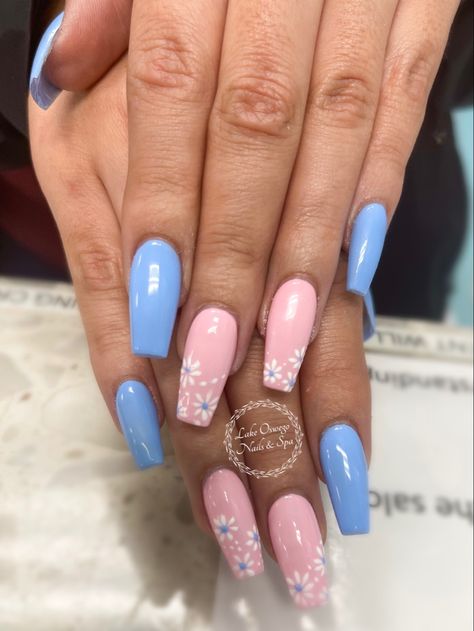 Pink And Blue Wedding Nails, Nails Blue And Pink Pastel, Pastel Pink And Blue Nail Ideas, Baby Blue And Pink Nails, Periwinkle And Pink Nails, Light Blue And Pink Nails, Blue And Pink Gender Reveal Nails, Gender Reveal Nails Ideas Acrylic, Blue Nails With Pink Flowers