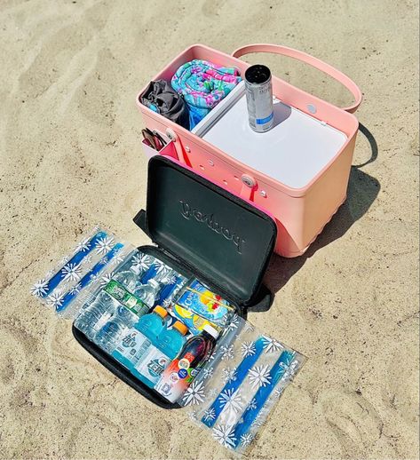 Bogg Bag Cooler Insert, Packing Bogg Bag For Beach, Bogg Bag Easter Basket, Bogg Bag Organization Ideas, Bogg Bag Accessories Ideas, Bogg Bag Hacks, Bog Bag Ideas, Bogg Bag Gift Basket Ideas, Bogg Bag Organization