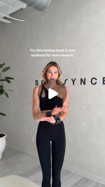 Sanne Vloet on Instagram: "This quick upper body workout focuses on lengthening and strengthening your lean arm and back muscles. I like to mix up my routine by alternating between days of lifting heavier weights for strength and using lighter weights with high repetitions to build lean muscle and definition.

You can find this full workout under “ 13 min quick Back and Arm Toning Pilates” workout on the @soulsyncbody app. Start your 7 day free trial to become a member, link in bio!

Try each exercise for 15 reps or until muscle failure , I promise you will feel a burn." Quick Upper Body Workout, Lean Arms, Arm Toning, Sanne Vloet, Heavy Weight Lifting, Full Workout, My Routine, Toned Arms, Build Lean Muscle