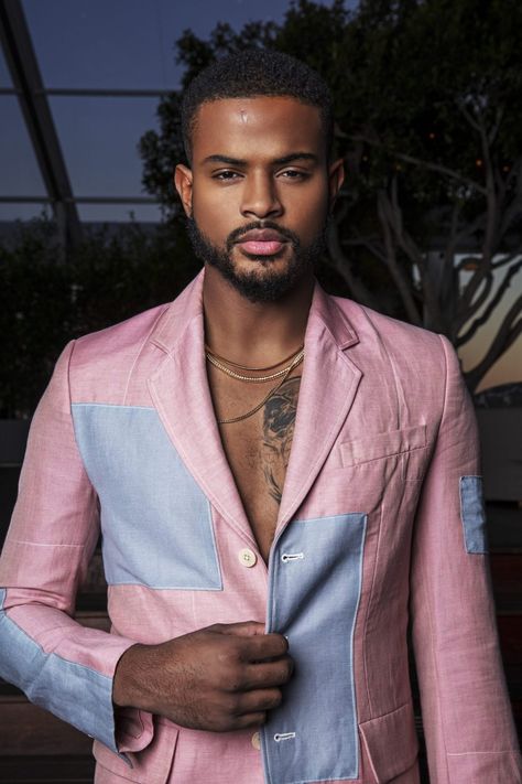 Trevor Jackson, Latin Men, The Mona Lisa, Soul Singers, Black Actors, Cute Black Guys, Young Black, Black Men Fashion, Cam Girls