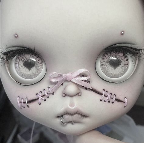 Aura Heart, Lip Piercings, Creepy Doll, Girl Interrupted, Priscilla Presley, Header Banner, Angel Aura, Heart Eyes, Blythe Doll