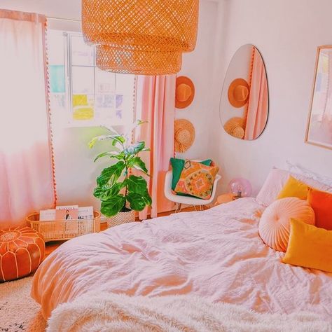 2023 Apartment, 70s Bedroom, Peach Rooms, Peach Bedroom, 70s Room, Bedroom Plan, Rent House, Pink Dorm, Girl Apartment