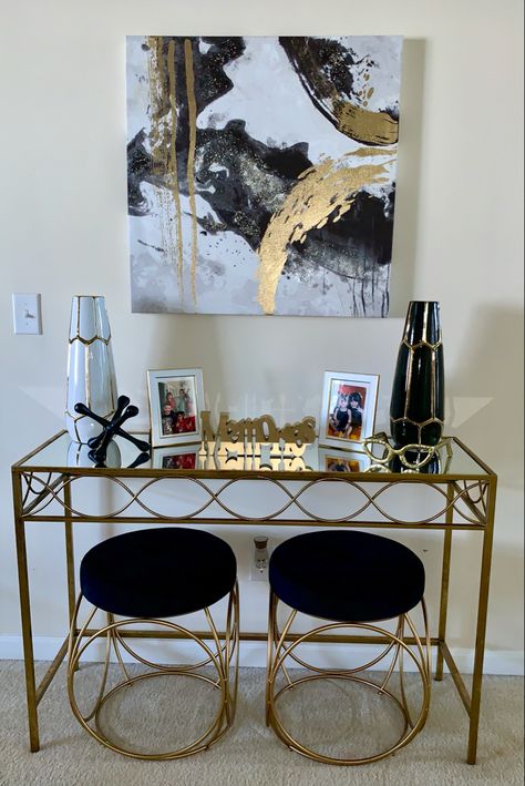 Living Room Ideas Black And Gold, Black White Gold House Decor, Gold And Black Apartment Decor, Black Gold And Blue Home Decor, Black And Gold Apartment Aesthetic, Apartment Decorating Black And Gold, Black And Gold Apartment Decor, Black And Gold Dining Room, Black And Pink Living Room￼