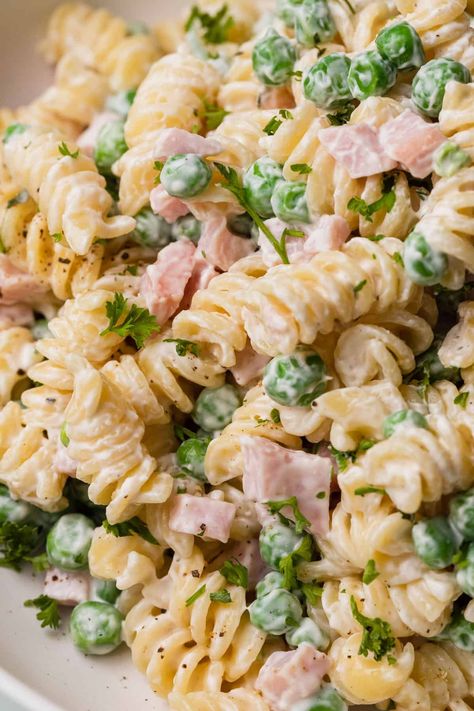 This flavorful Ruby Tuesday ham and pea pasta salad is a delightful addition to any summer gathering or picnic. The combination of tender pasta, savory ham, and sweet peas creates a harmonious blend of flavors and textures that will tantalize your taste buds.The star of this dish is the perfectly cooked rotini pasta, which provides a sturdy base for the other ingredients to shine. The succulent pieces of ham add a rich and smoky flavor that pairs well with the fresh taste of green peas. Pasta Salad With Peas And Cheese, Cold Ham Salad, Ham Pea And Cheese Pasta Salad, Easter Pasta Salads Ideas, Cold Pasta Salad With Ham, Pasta Ham Salad Recipes, Pasta Salad Rotini, Pea And Pasta Salad Recipes, Tuna Pasta Salad With Peas