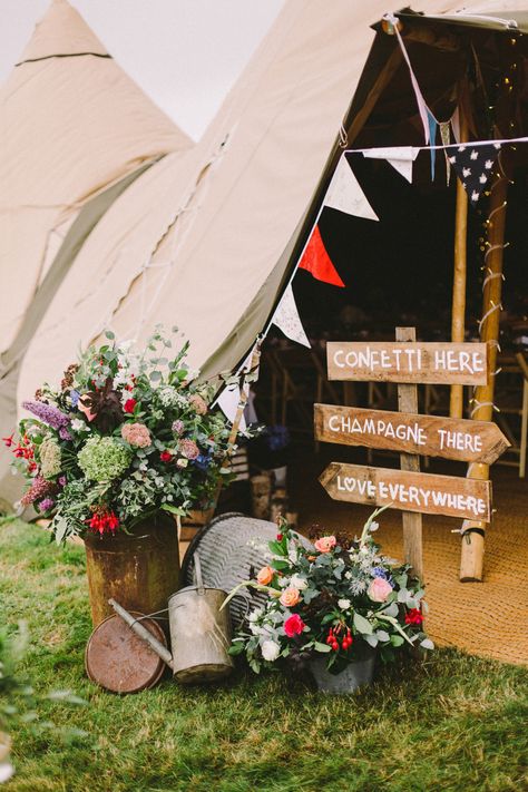 Festival Style Wedding, Festival Themed Wedding, Visuell Identitet, Whimsical Wedding Decorations, Festival Theme, Tipi Wedding, Camp Wedding, Photography Vintage, Wedding Decor Inspiration