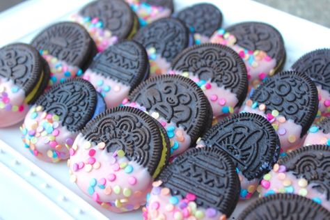 Easter Oreos, Decorated Oreos, Oreo Treats, Candy Wafers, Chocolate Dipped Treats, Oreo Cookies Dipped, Chocolate Dipped Oreos, Dipped Oreos, Dipped Cookies